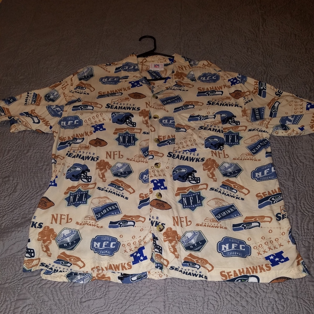 Mens Large " Hawaiian style" Seattle Seahawks shir